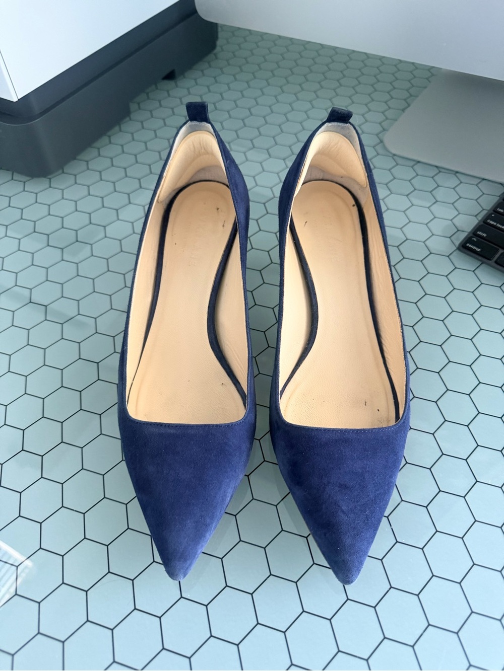Everlane Navy Italian Suede Editor Kitten Heels Size 7 1/2 - Picture 2 of 5